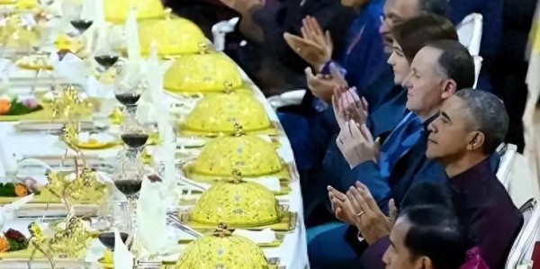 央视国宴那瓶水火了！不是娃哈哈，更不是农夫山泉，背后有何讲究
